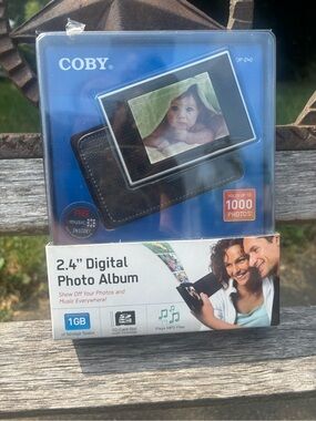 COBY 2.4" Digital Photo Album - Black